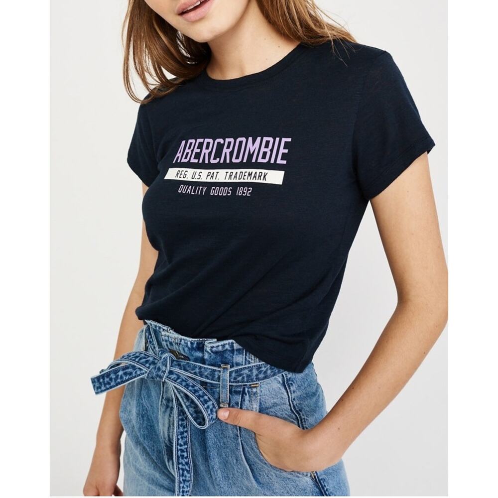 Abercrombie & Fitch Cropped Soft Baby T-Shirt M